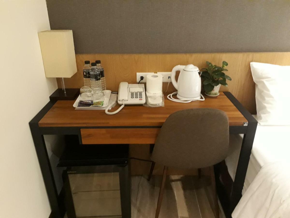 Honest & Warm Hotel Taoyuan Exterior foto